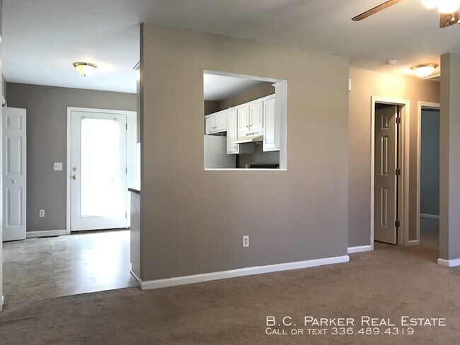 Building Photo - 3 Bedroom, 2 Bath - House