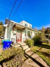Building Photo - 627 N Sumner St