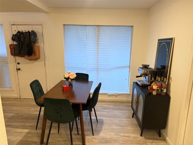 Foto del edificio - 13919 Baytree Dr