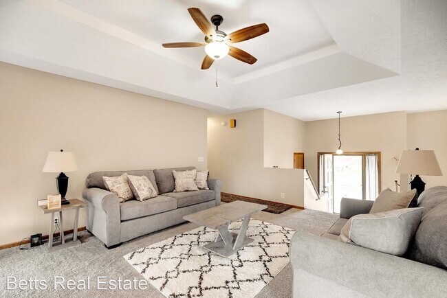 Foto del edificio - 3 br, 3 bath House - 6328 N. 105th Street