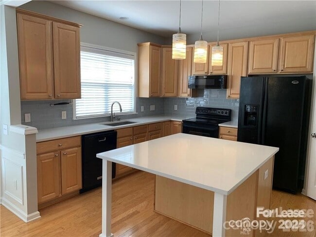 Foto del edificio - 15262 Kessler Dr