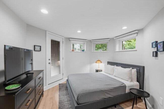Foto del edificio - 3002 11th St NW
