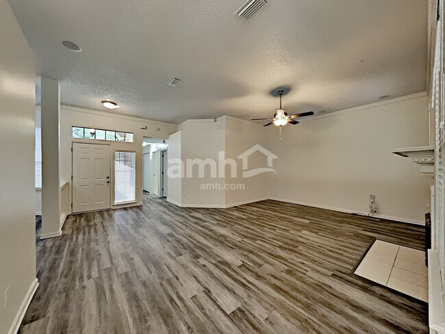 Building Photo - 10550 Otter Creek Drive