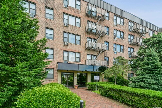 Foto del edificio - 2 Birchwood Ct
