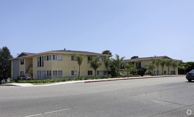 Building Photo - 1021 Cliff Dr