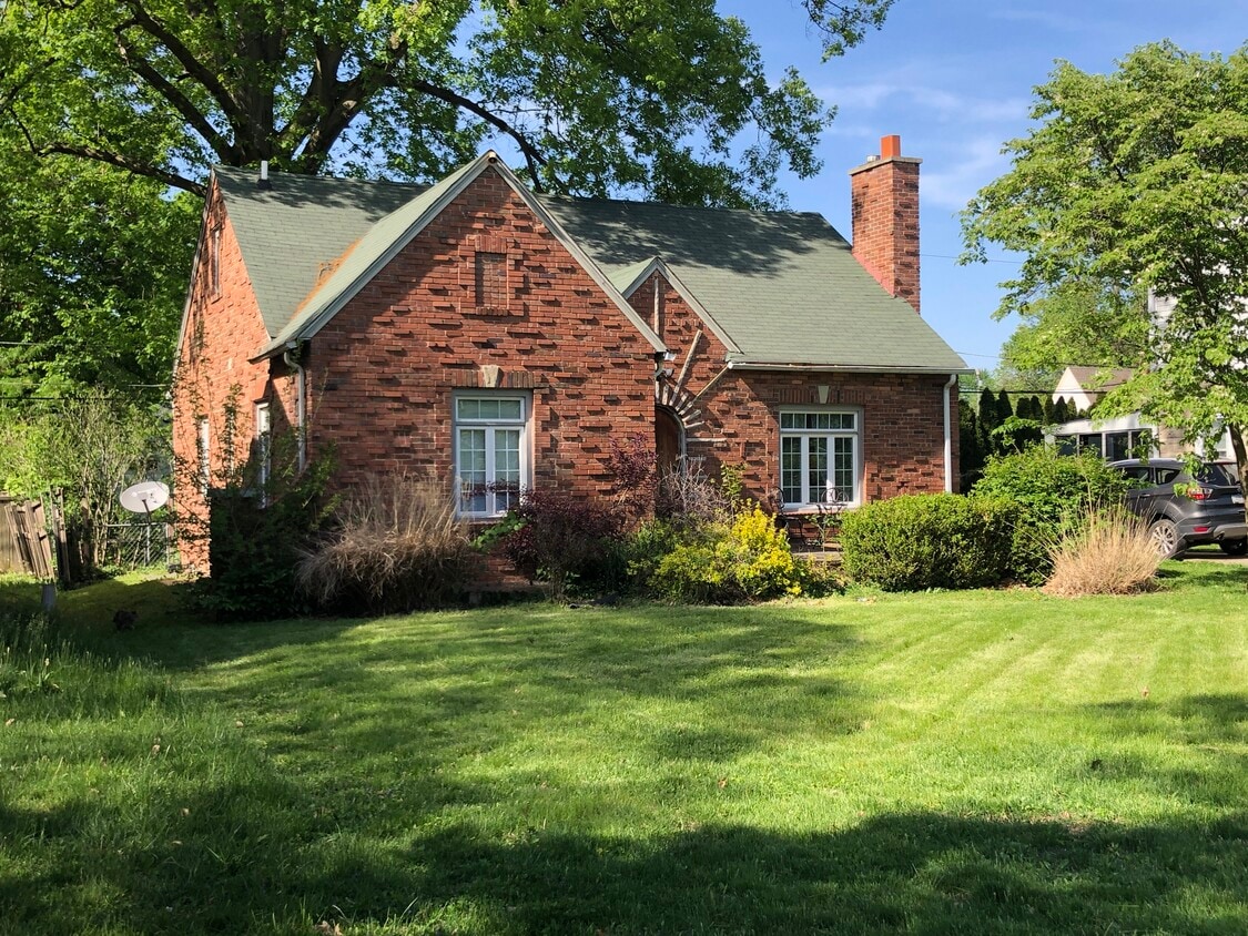 Primary Photo - 438 W 44th St