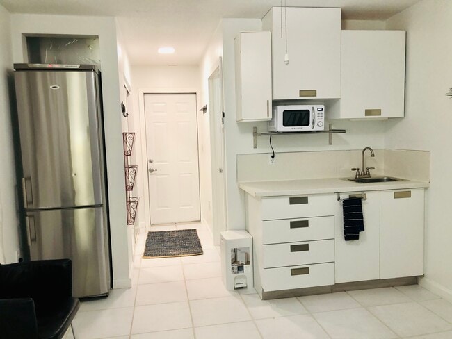 Building Photo - 2945 SW 38th Ct