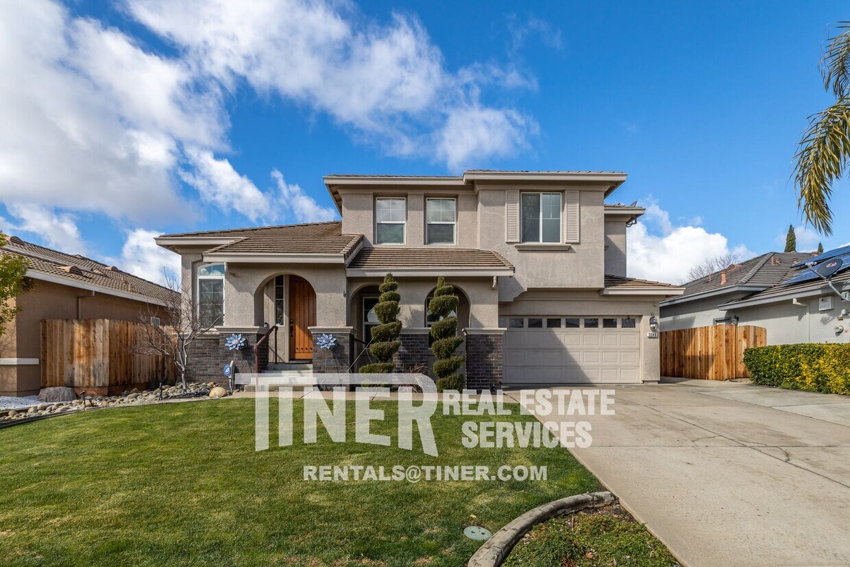 Luxurious Upscale Home House Rental in Gold River, CA