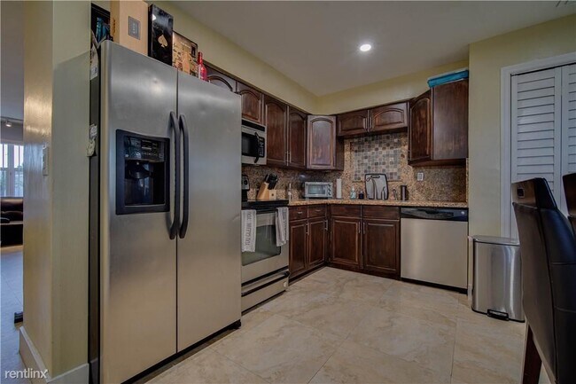Foto del edificio - 4 br, 1.5 bath House - 9413 SW 51st Pl