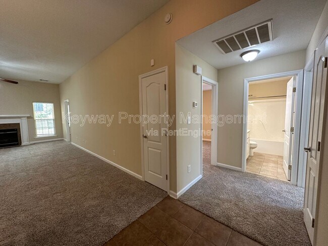 Building Photo - 2136 Sylvan Lake Dr