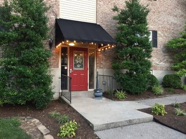 Front Entrance - 164 Lakeshore Dr