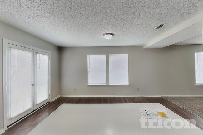 Foto del edificio - 5753 N Jamestown Dr