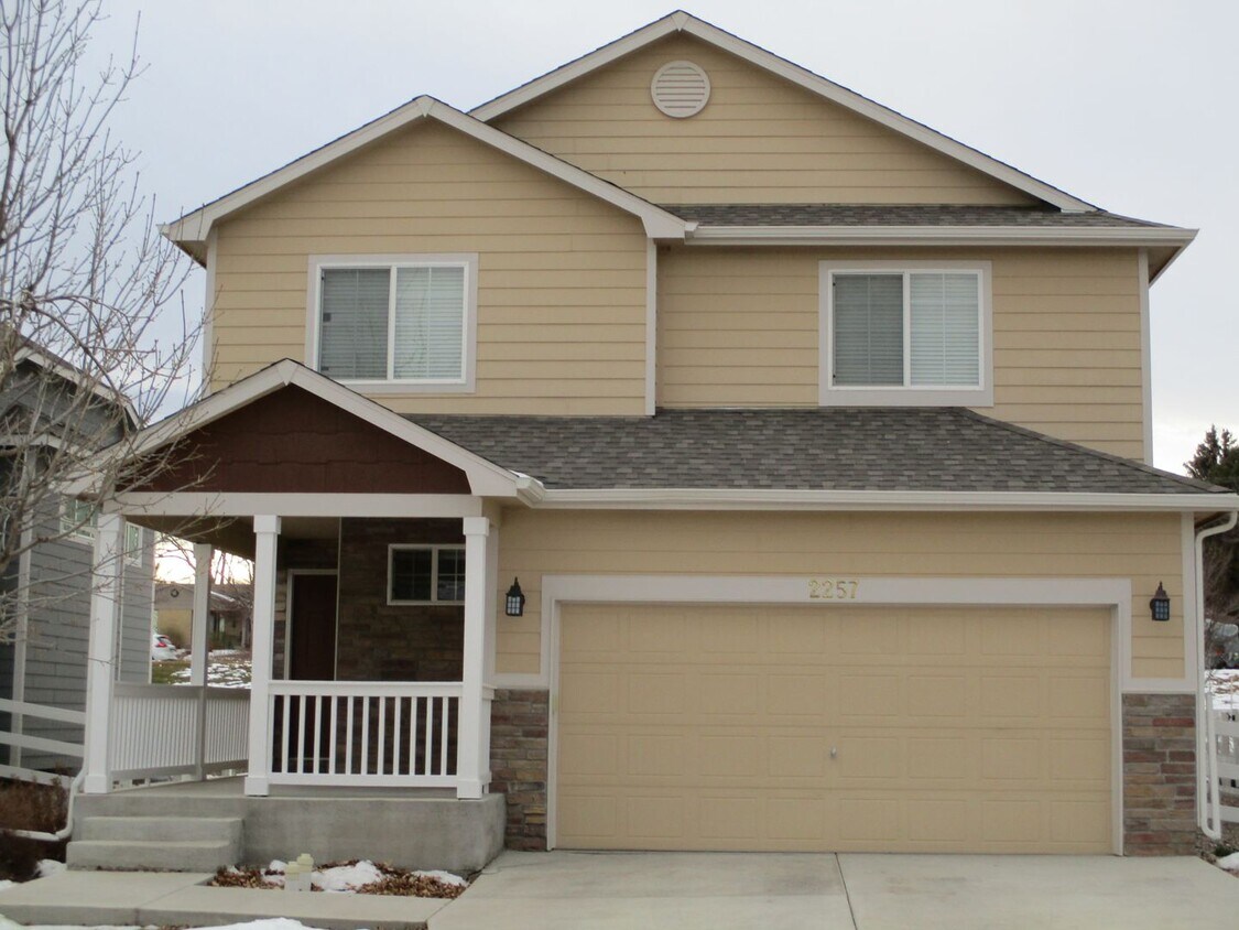 Foto principal - Beautiful 3 bedroom, 2.5 bath 2 story home...