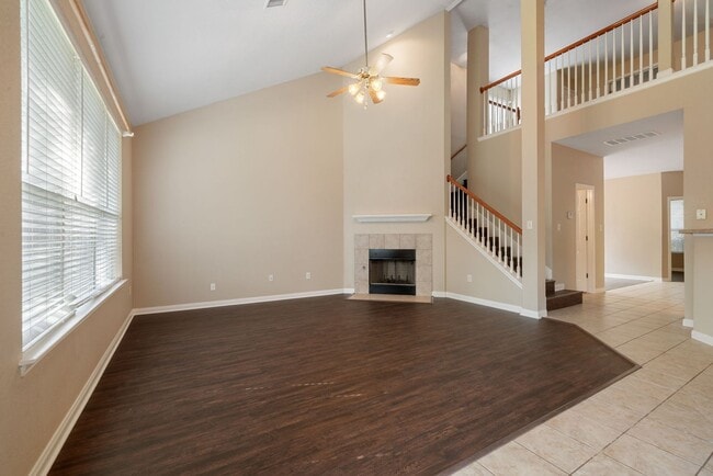 Building Photo - 4 Bedroom/ 2.5 Bathroom Canyon Springs Sub...