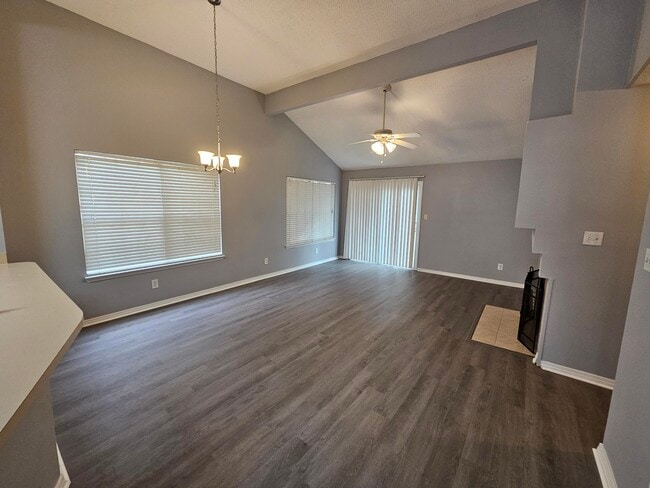 Foto del edificio - 3026 Yorktown Cir