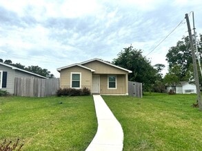Building Photo - 2855 Golf Crest Dr