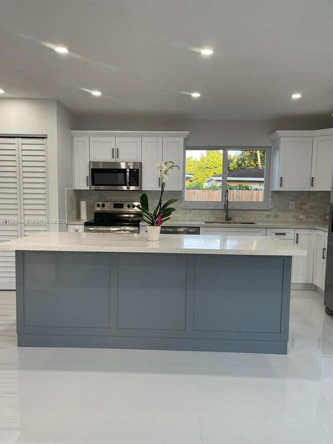 Foto del edificio - 6820 SW 19th Terrace