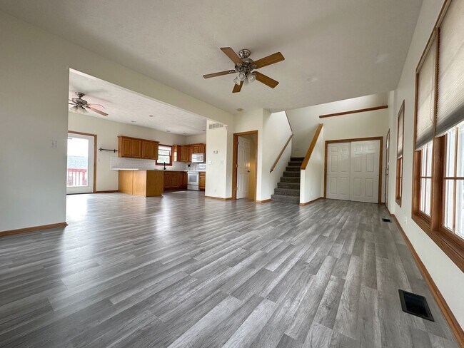 Building Photo - 8621 Lavender Cir