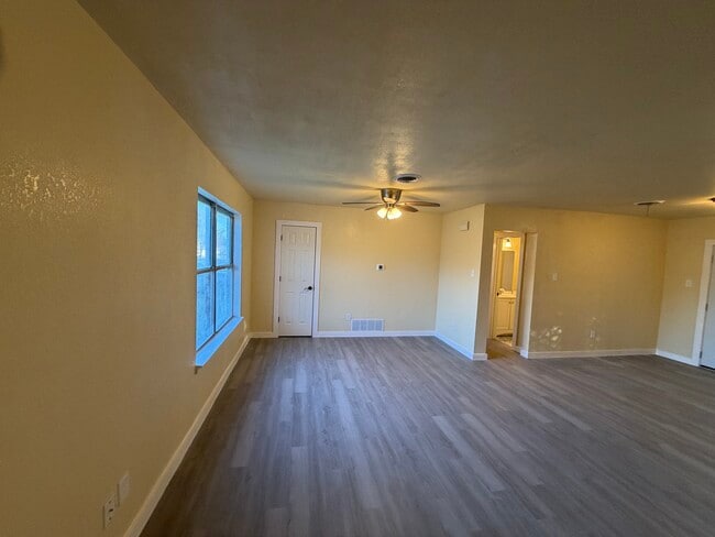 Foto del edificio - 903 Curry Ave