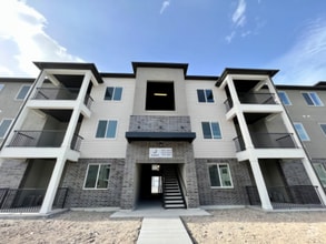 Building Photo - 3364 Hardman Way