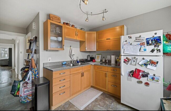 Foto del edificio - 1837 E Hillcrest Ave