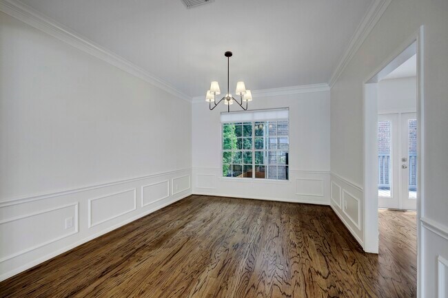 Foto del edificio - 3715 Graustark St