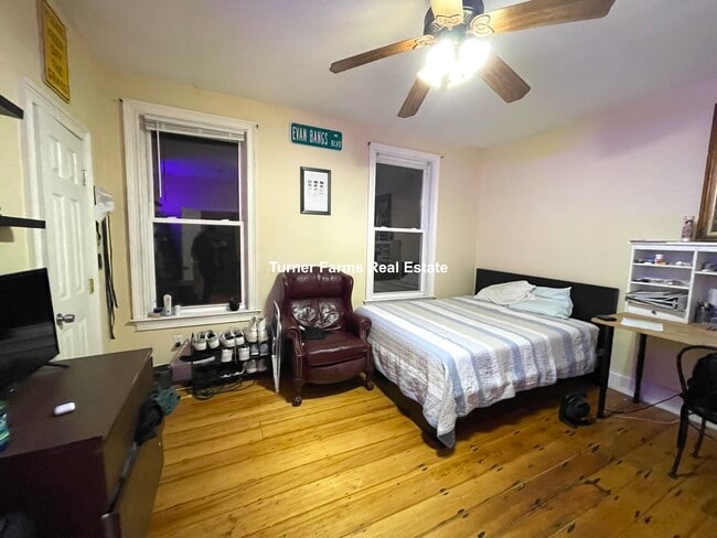 Foto del edificio - 731 Parker St