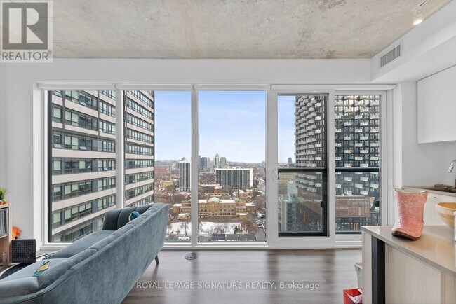 Building Photo - 65 Mutual St