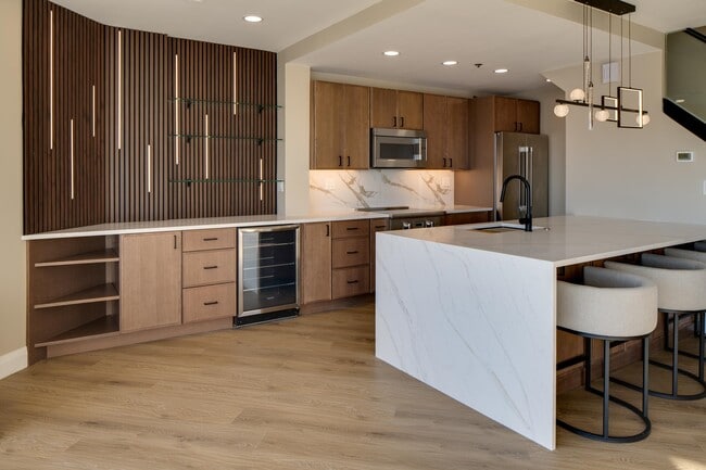 Building Photo - 600 Harbor Blvd