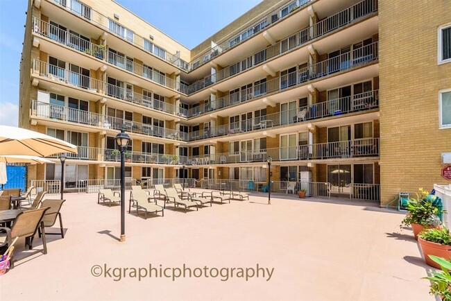 Foto del edificio - 650 Shore Rd