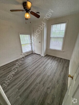 Building Photo - 511 S Monroe St