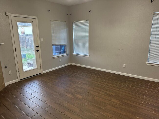 Building Photo - 209 Poplarwood Dr