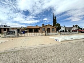 Building Photo - 5313 Plainview Dr