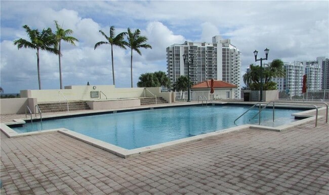 Foto del edificio - 3020 NE 32nd Ave
