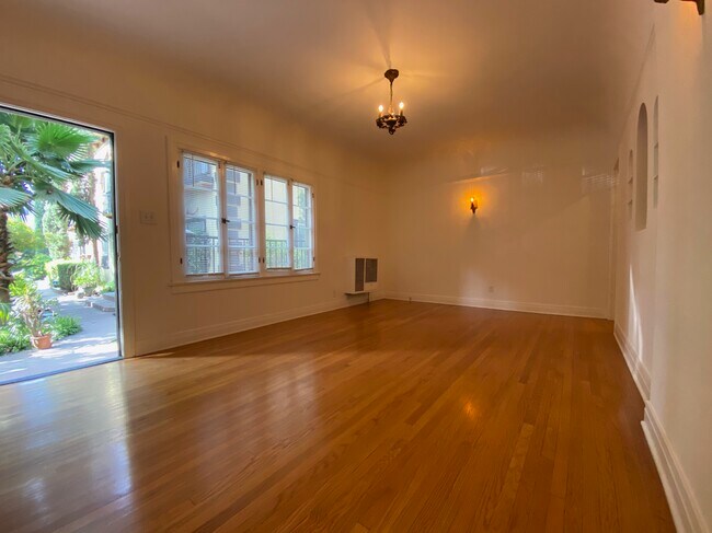 Building Photo - 1624 N Serrano Ave
