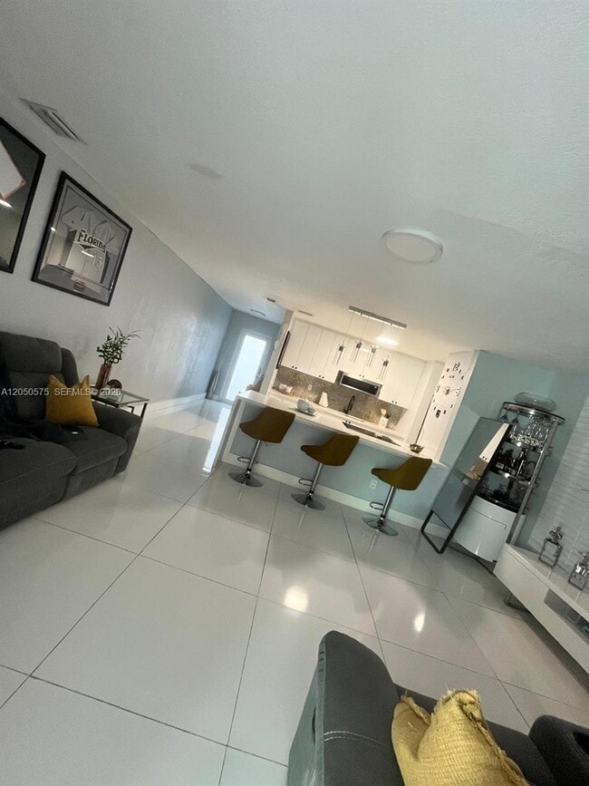 Foto del edificio - 1525 W 62nd St