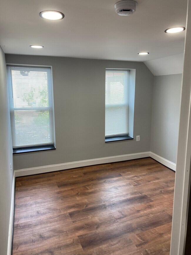 Foto del edificio - 1211 Poplar Grove St