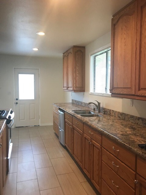 Building Photo - Single story 3 bed, 2 bath home with RV Ac...