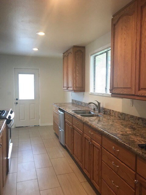 Foto del edificio - Single story 3 bed, 2 bath home with RV Ac...