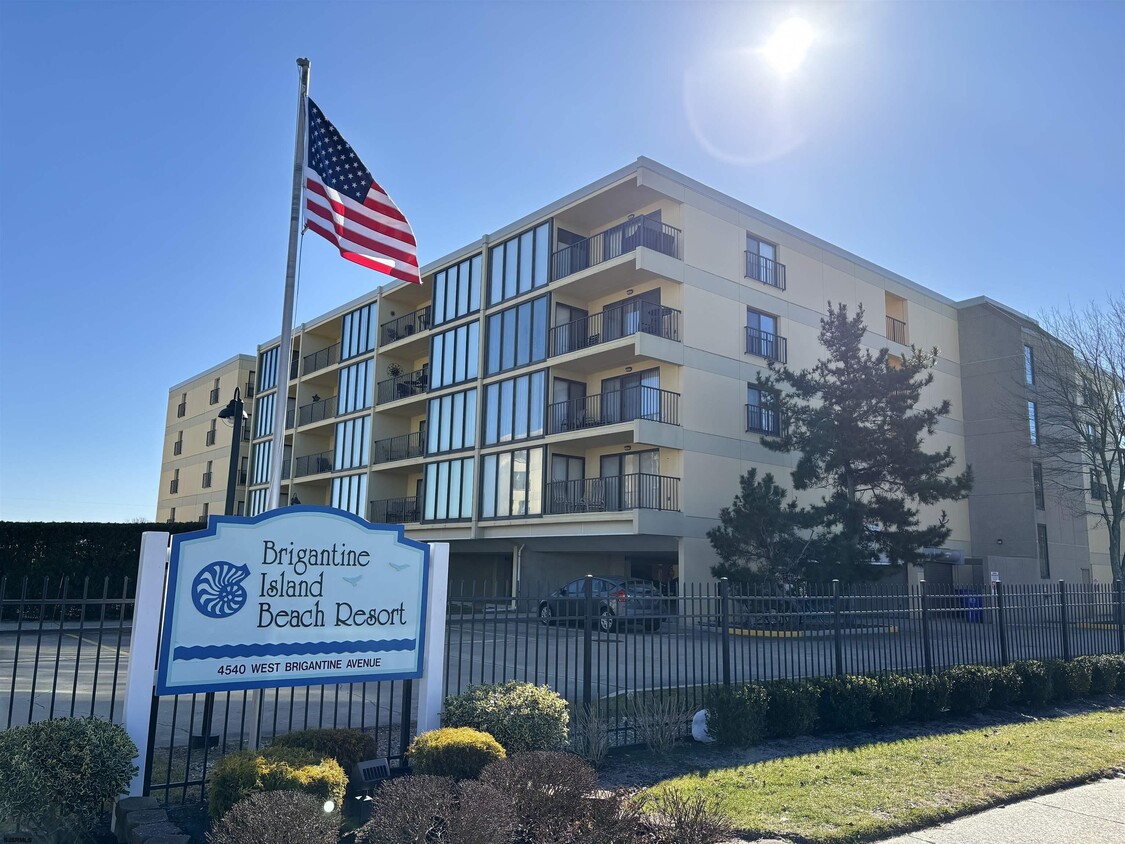 Foto principal - 4540 W Brigantine Ave
