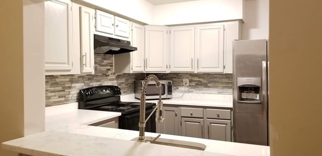 Building Photo - 10537 Englishman Dr