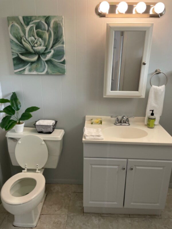 Foto del edificio - 443 Normandy Rd