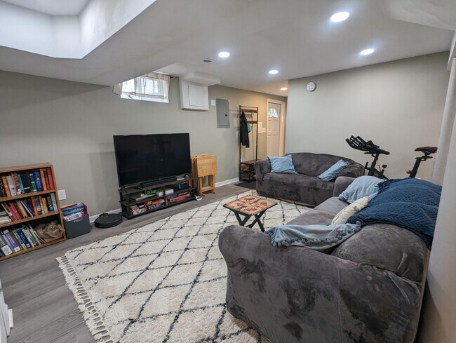 Foto del edificio - 812 Welton Ave SW