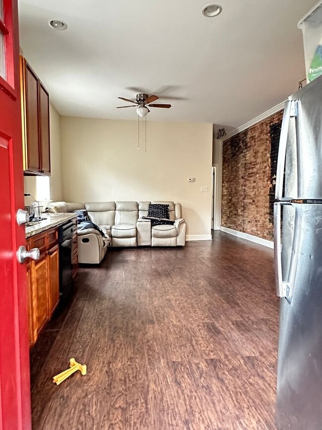 Building Photo - 1835 Moore: Newly Renovated!!!!