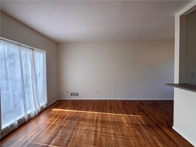 Foto del edificio - 5009 Crowe Dr SE