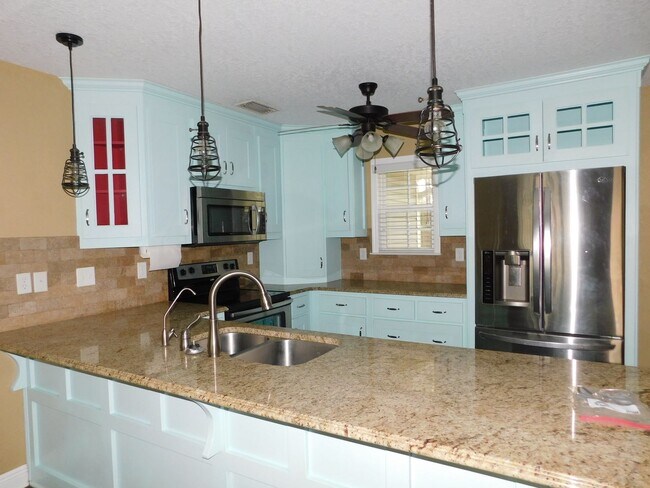 Foto del edificio - 4 bedroom in Crestwood-convenient location