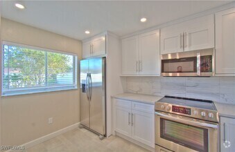 Building Photo - 2360 Naples Trace Cir