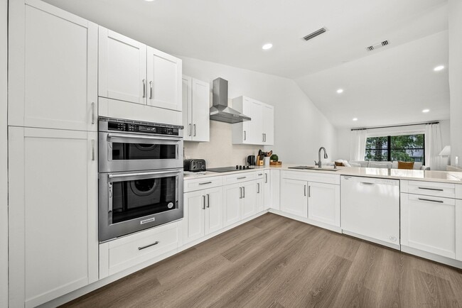Building Photo - 13105 Belhaven Ct