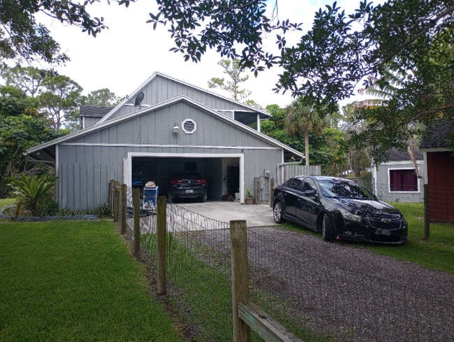 Foto del edificio - 16281 71st Ln N