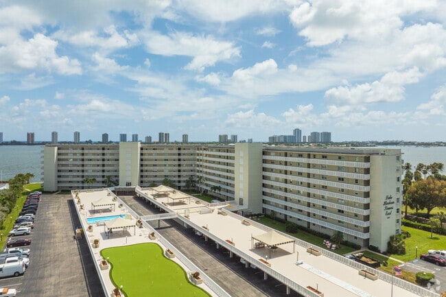 Lake Harbour Towers East